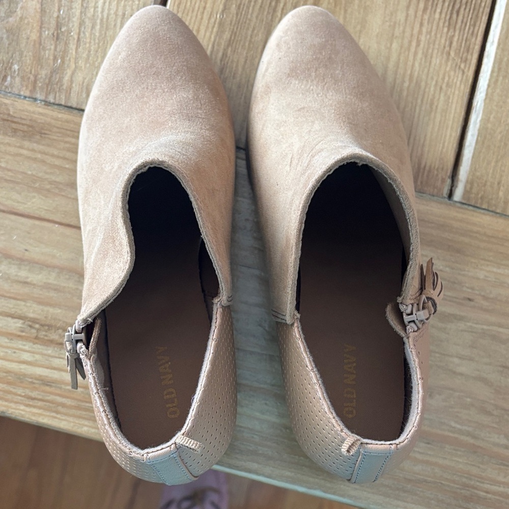 Old Navy Women's Beige Ankle Booties